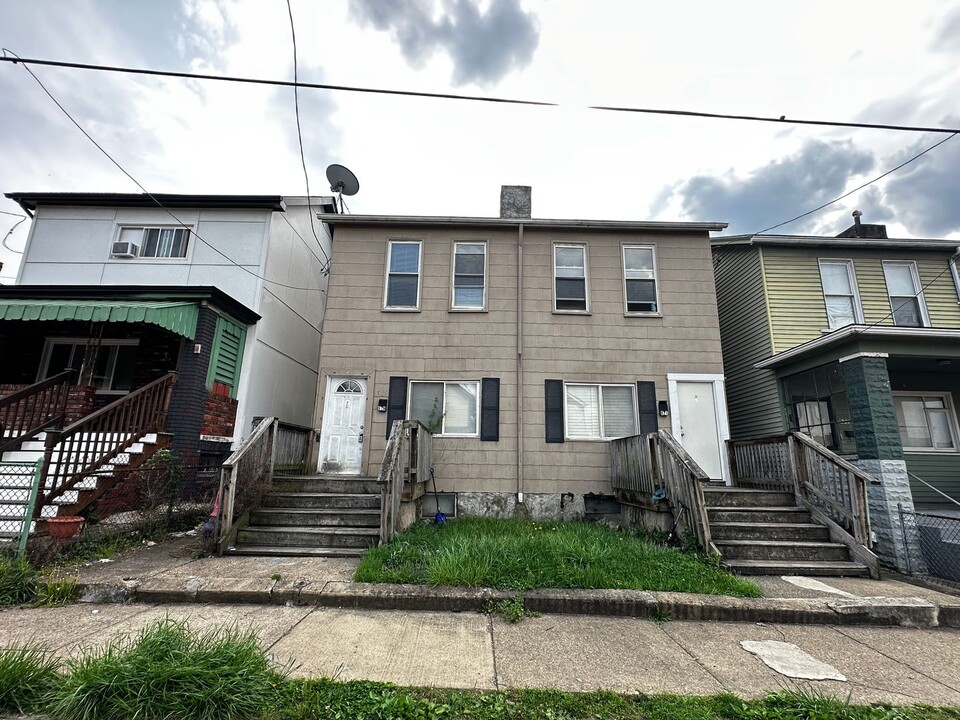 919-921 Robinson St in Mckees Rocks, PA - Building Photo