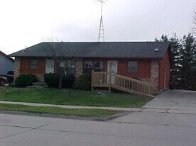 2221-2221 Davis St in Iowa City, IA - Building Photo