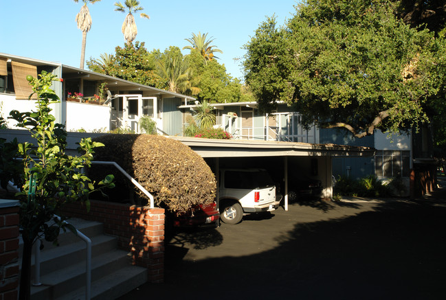 123 E Micheltorena St in Santa Barbara, CA - Building Photo - Building Photo