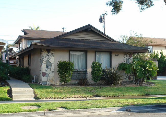 710 James St in Costa Mesa, CA - Building Photo - Building Photo