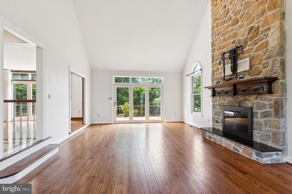 1720 Honeysuckle Ln in Pottstown, PA - Building Photo