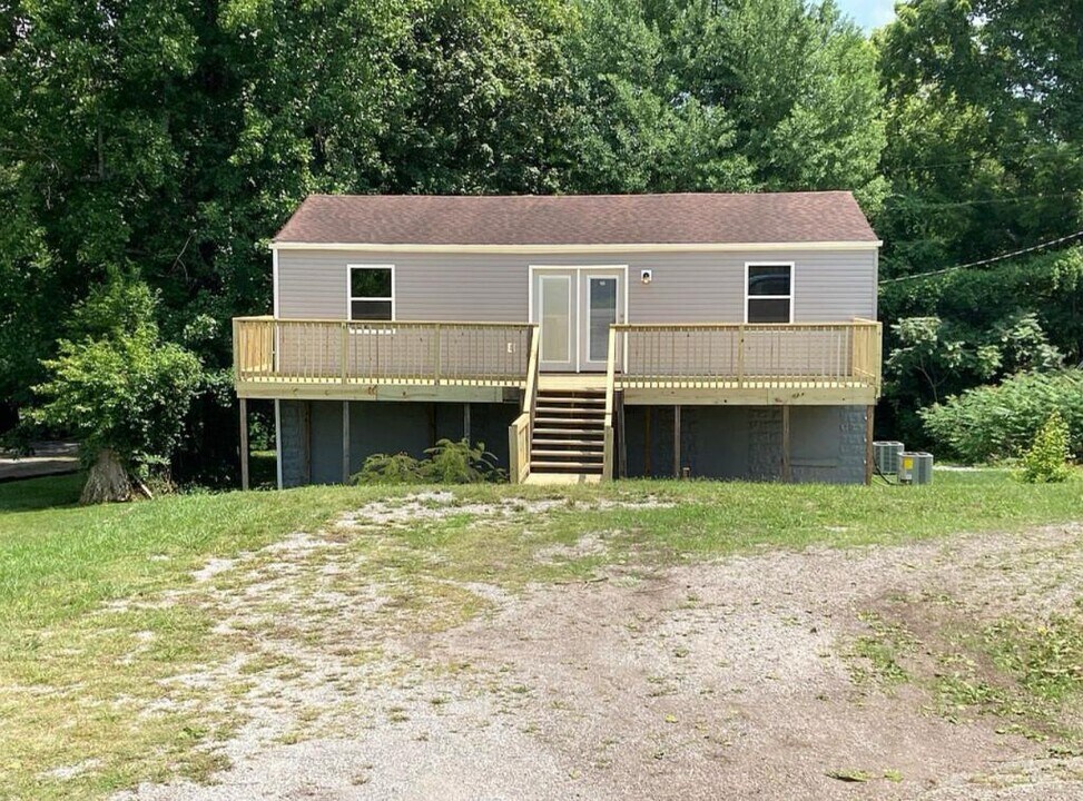 8418 Old Rutledge Pike in Knoxville, TN - Building Photo
