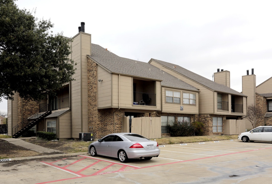 The Cedars Apartment in Mesquite, TX - Building Photo