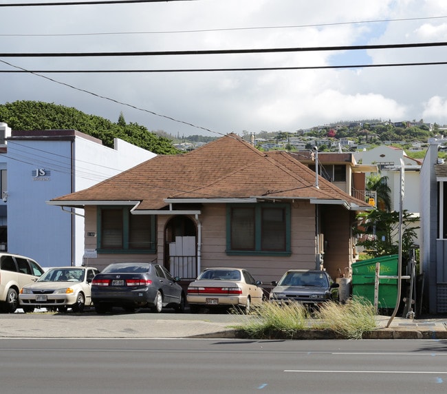 3168 Waialae Ave in Honolulu, HI - Foto de edificio - Building Photo