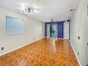 11102 Indian Creek Dr in Kissimmee, FL - Building Photo - Building Photo