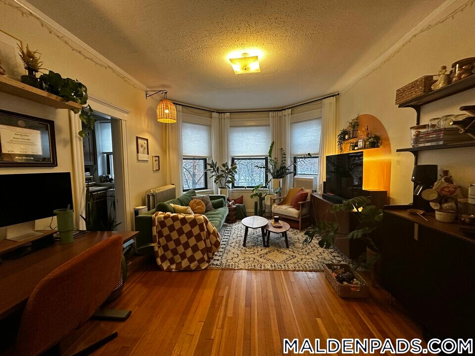 17-19 Washington St., Unit 216 in Malden, MA - Building Photo