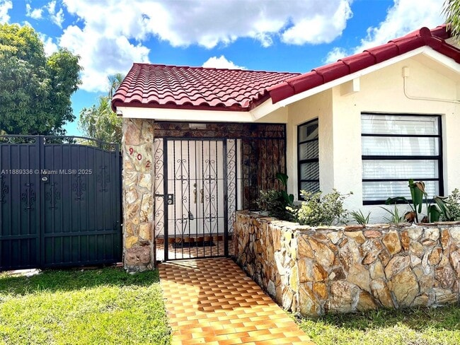 902 SW 126th Ave in Miami, FL - Building Photo - Building Photo