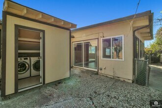 402 Marylinn Dr in Milpitas, CA - Foto de edificio - Building Photo