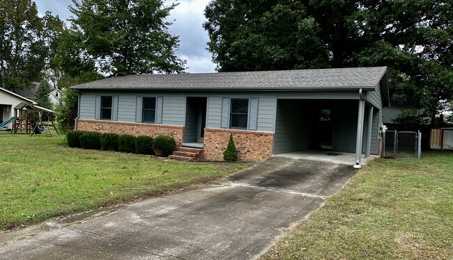 105 Bucy Cir in Paris, TN - Building Photo - Building Photo