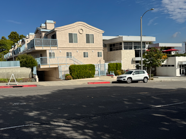 861 Manhattan Beach Blvd in Manhattan Beach, CA - Building Photo - Building Photo