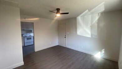 4917 Orchid Way in Sacramento, CA - Building Photo - Building Photo