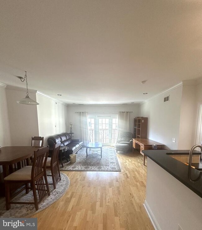 500 Admirals Way in Philadelphia, PA - Building Photo - Building Photo