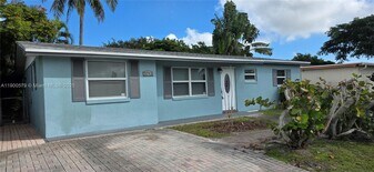 3713 Island Rd in Palm Beach Gardens, FL - Building Photo