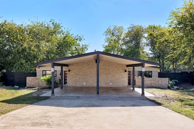 1905 Cedar Ridge Dr in Austin, TX - Building Photo - Building Photo