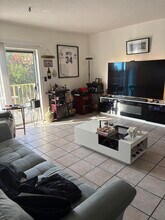 2238 Monroe St, Unit 307 in Hollywood, FL - Foto de edificio - Building Photo