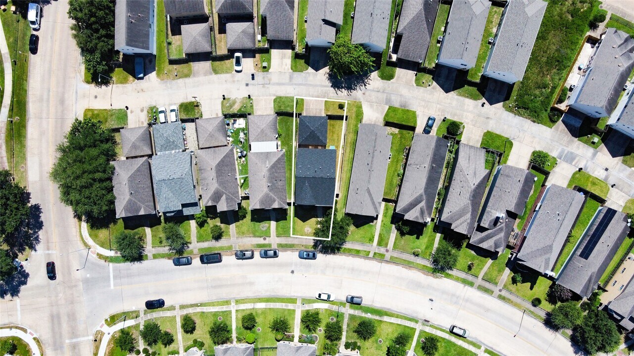 7506 Pavilion Dr in Houston, TX - Building Photo