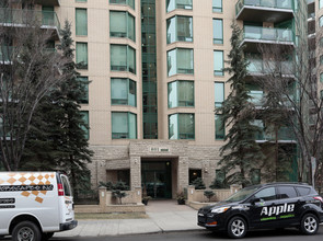 Eau Claire Lookout in Calgary, AB - Building Photo - Building Photo