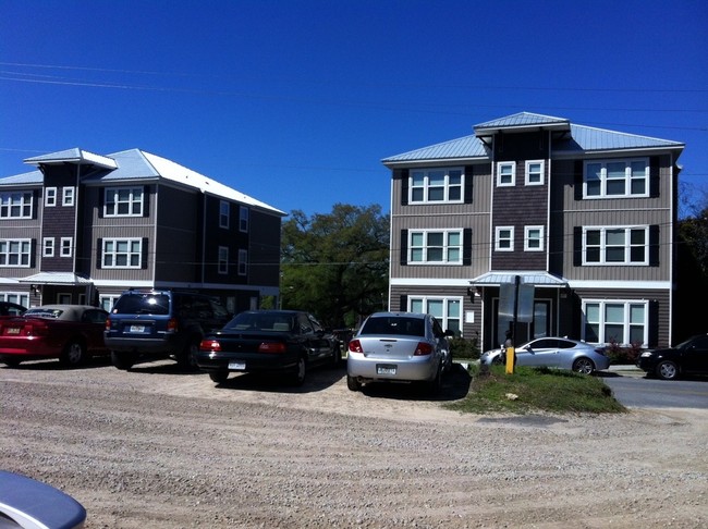 Places on Conradi at FSU in Tallahassee, FL - Foto de edificio - Building Photo