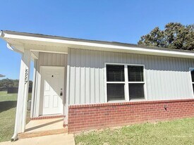 8927 Untreiner Ave in Pensacola, FL - Building Photo