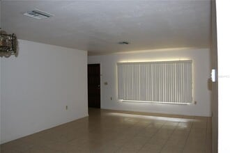 8593 SW 197th Court Rd in Dunnellon, FL - Foto de edificio - Building Photo