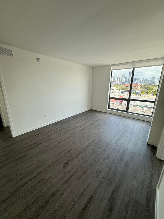 1950 NW 1st Pl, Unit B121 in Miami, FL - Foto de edificio - Building Photo