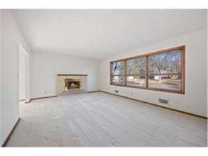 15605 Boulder Creek Dr in Minnetonka, MN - Building Photo - Building Photo