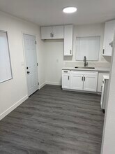 583 W 16th St in San Pedro, CA - Foto de edificio - Building Photo