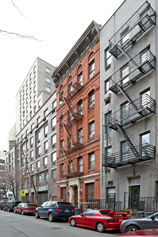 211 East 11th Street in New York, NY - Building Photo - Building Photo