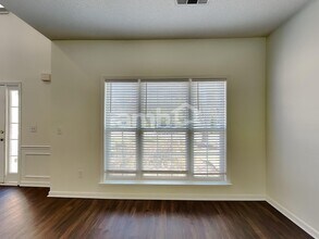 102 Bay Hill Dr in Simpsonville, SC - Foto de edificio - Building Photo