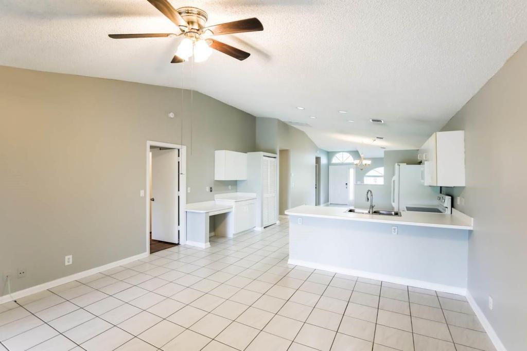 2542 Country Golf Dr in Wellington, FL - Building Photo