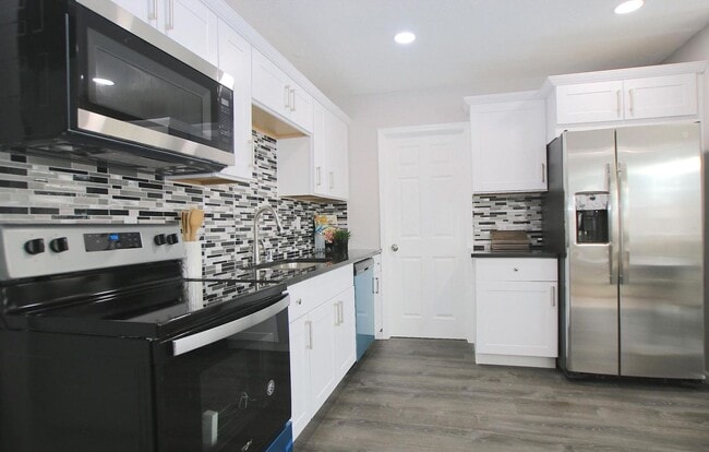 220 E 27th St in Minneapolis, MN - Building Photo - Building Photo