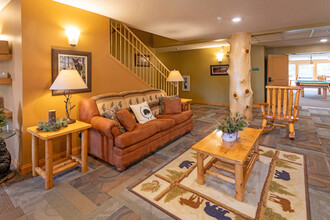 The Lodge at Pine Lakes in Sartell, MN - Foto de edificio - Lobby