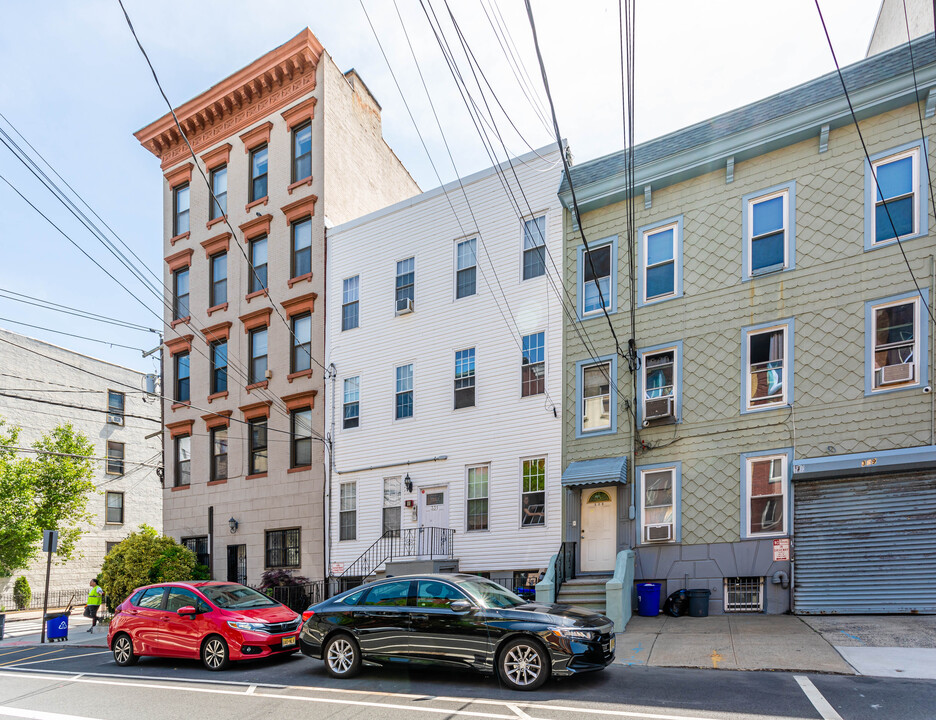 331 Monroe St in Hoboken, NJ - Foto de edificio