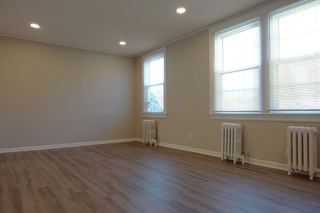 15 Greeley Ave in Sayville, NY - Building Photo - Building Photo