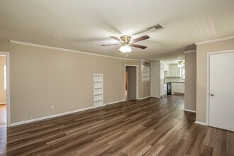 8805 Woodway Dr in Waco, TX - Building Photo - Building Photo