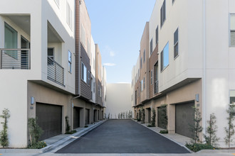 Montebello Collection Apartments in Montebello, CA - Foto de edificio - Building Photo