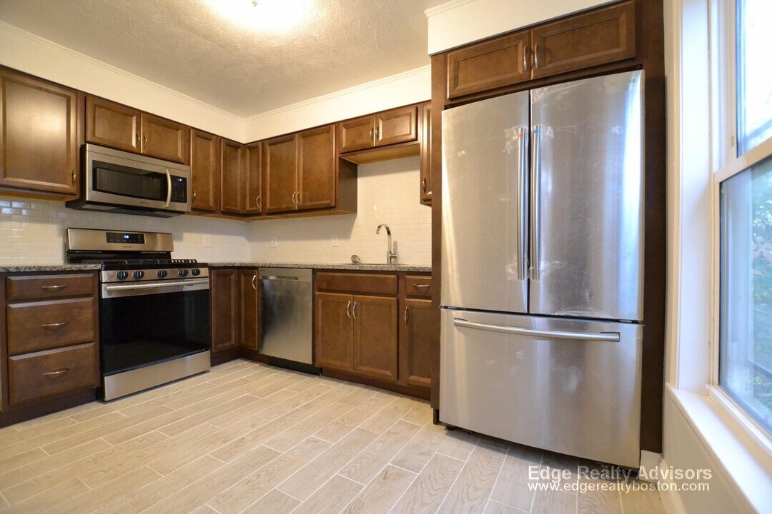 7 Whitman St, Unit 1 in Boston, MA - Building Photo