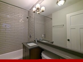 556 W Arlington Pl, Unit 536-012 in Chicago, IL - Building Photo - Building Photo