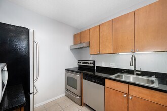 30 E Huron St in Chicago, IL - Building Photo - Building Photo