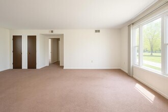 4192 Long Branch Rd in Liverpool, NY - Building Photo - Building Photo