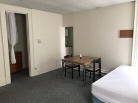 254 W 9th St in Erie, PA - Building Photo