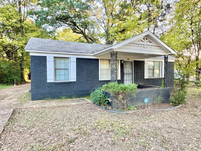 655 Granada Rd in Memphis, TN - Building Photo
