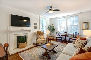 306 E Victory Dr in Savannah, GA - Building Photo