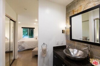 1222 N Olive Dr-Unit -103 in West Hollywood, CA - Building Photo - Building Photo