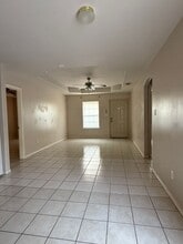 2302 W Candlelight Ln in Edinburg, TX - Building Photo - Building Photo