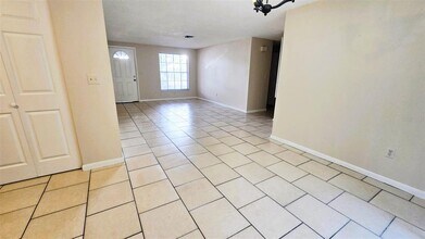 2906 Cedaridge Dr in Tampa, FL - Building Photo - Building Photo