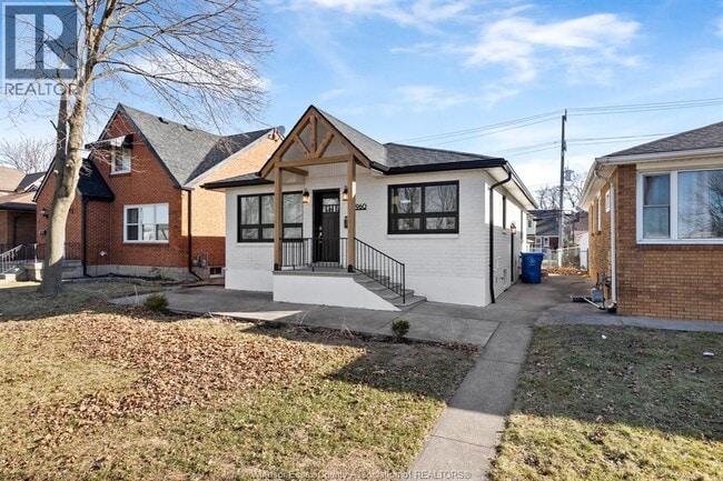 property at 960 Janette Av