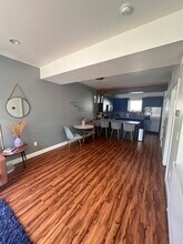 1037 W Rooftop Dr in Midvale, UT - Foto de edificio - Building Photo