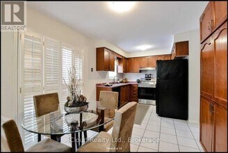 33 Fenflower Ct in Brampton, ON - Building Photo - Building Photo