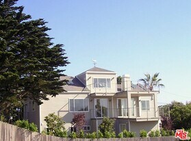 7012 Birdview Ave in Malibu, CA - Building Photo